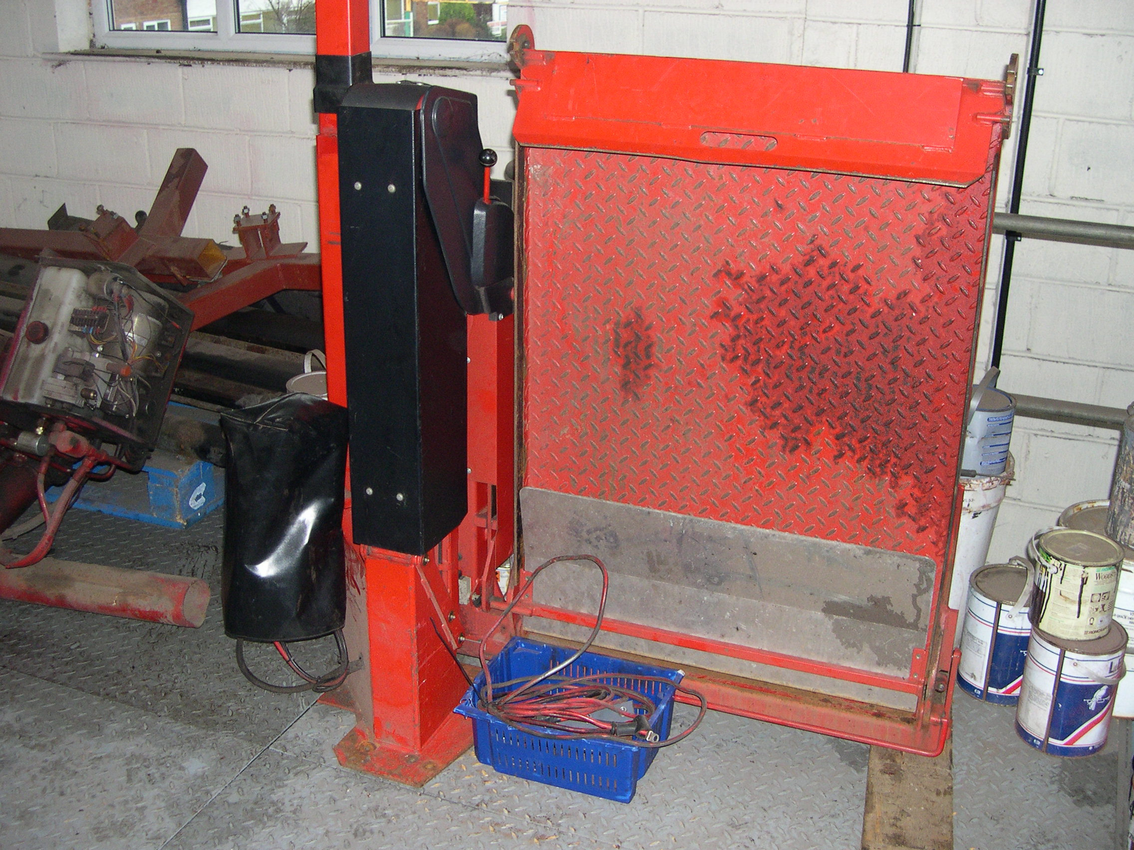 TAIL LIFT ENGINEERING